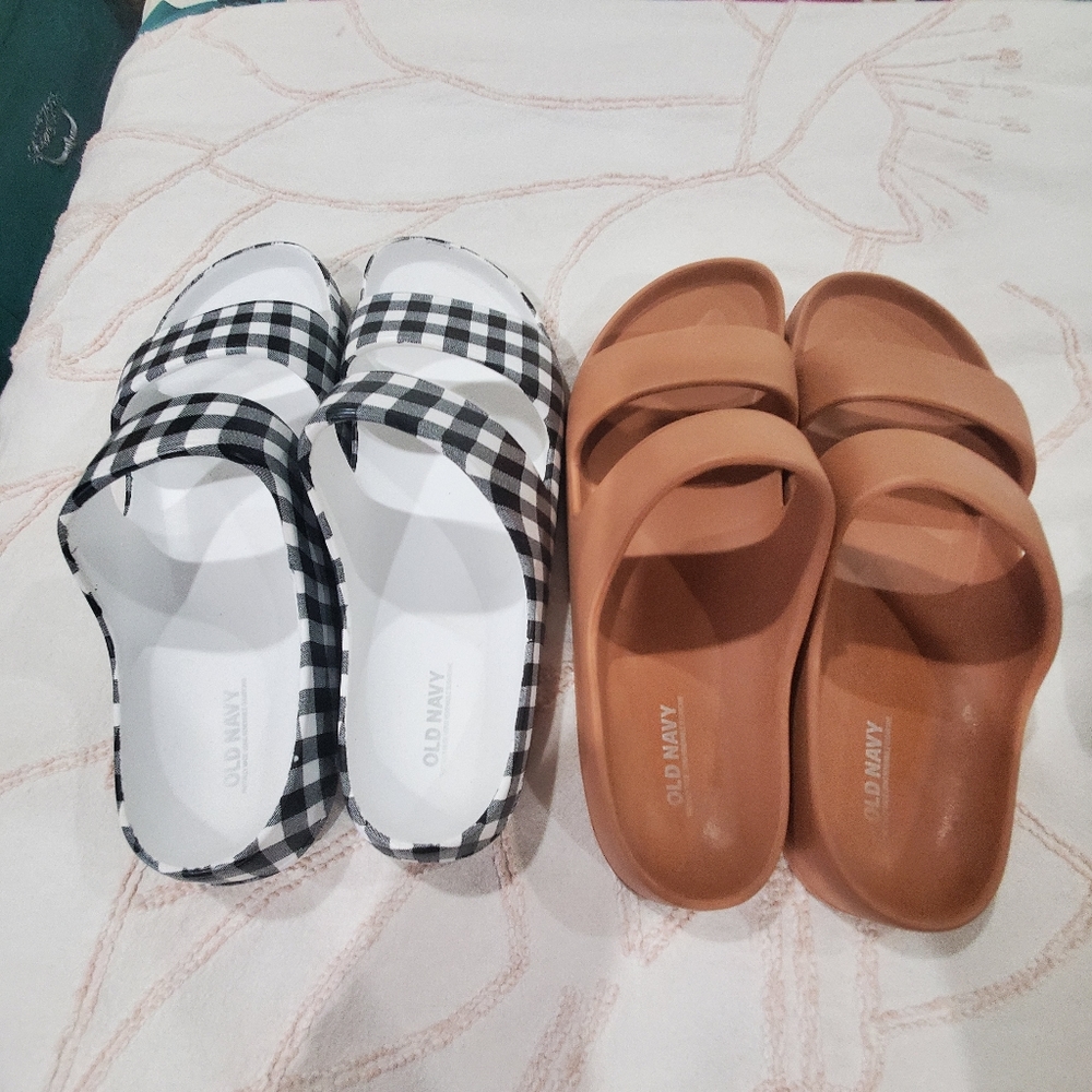 Old Navy 2 Pairs Sandals
